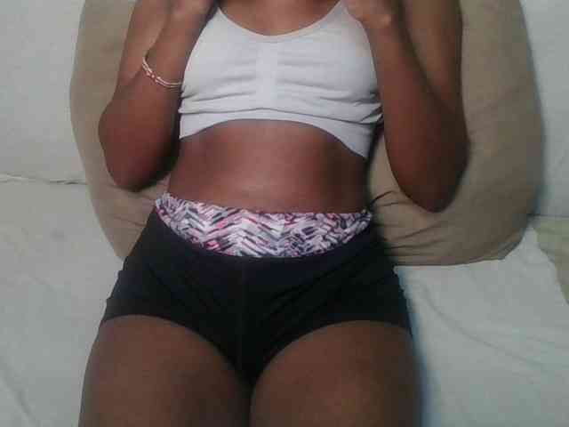 Brunnette-blonde webcam