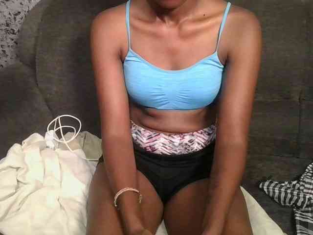 Brunnette-blonde webcam