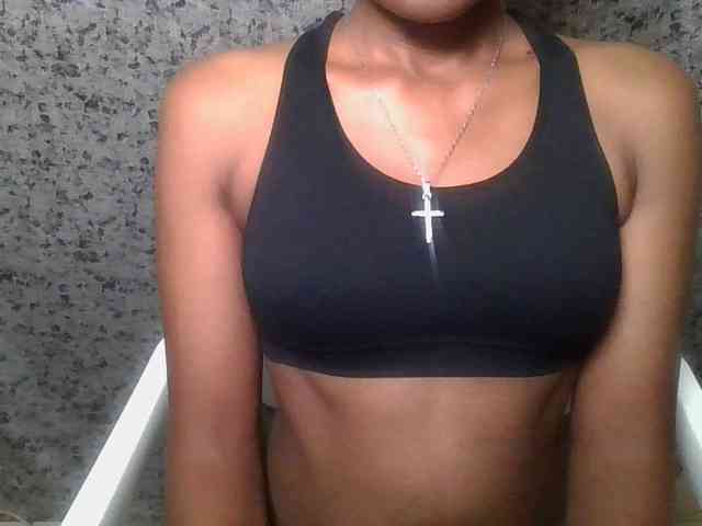 Brunnette-blonde webcam