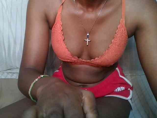 Brunnette-blonde webcam