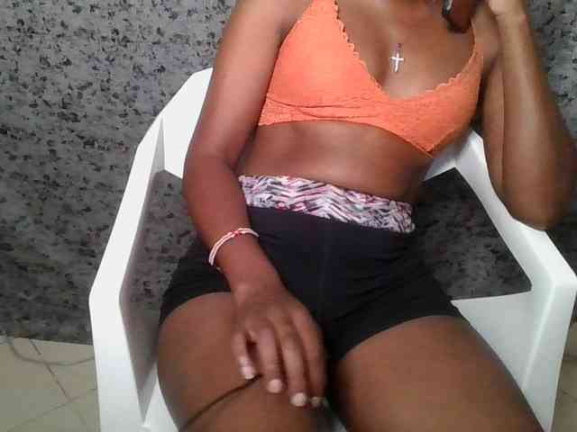 Brunnette-blonde webcam