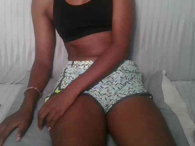 Brunnette-blonde webcam