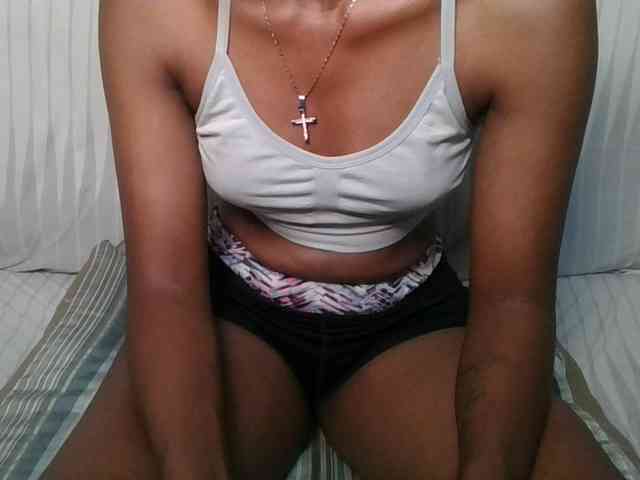 Brunnette-blonde webcam