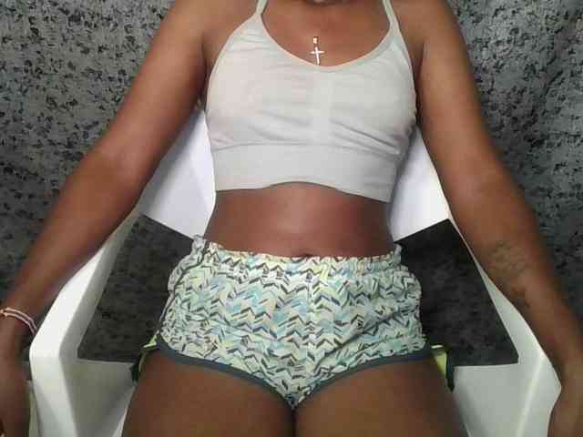 Brunnette-blonde webcam