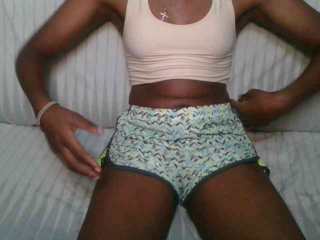 Brunnette-blonde webcam