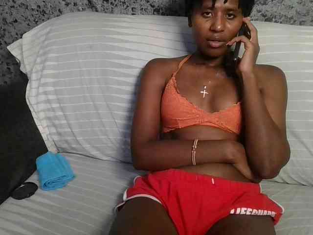 Brunnette-blonde webcam