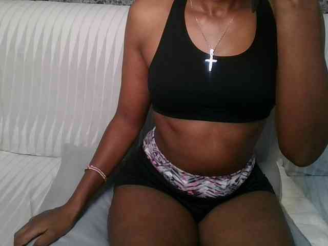 Brunnette-blonde webcam