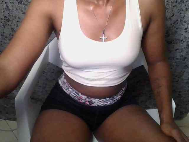 Brunnette-blonde webcam