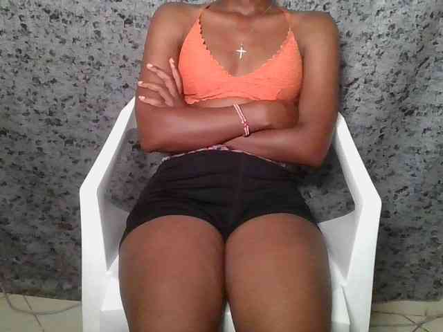 Brunnette-blonde Brunnette-blonde