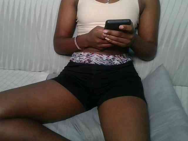 Brunnette-blonde webcam