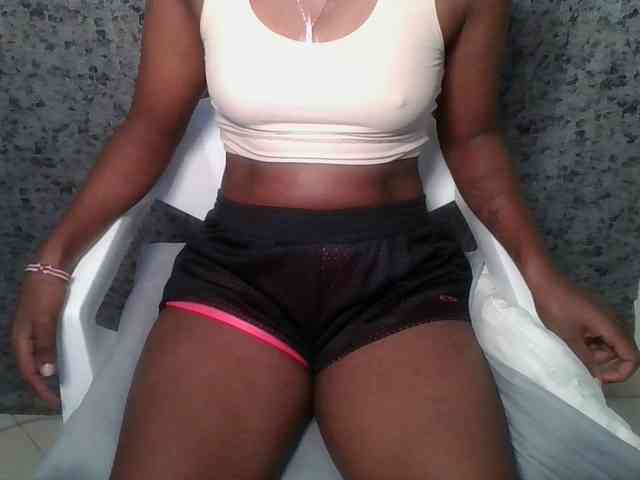 Brunnette-blonde webcam