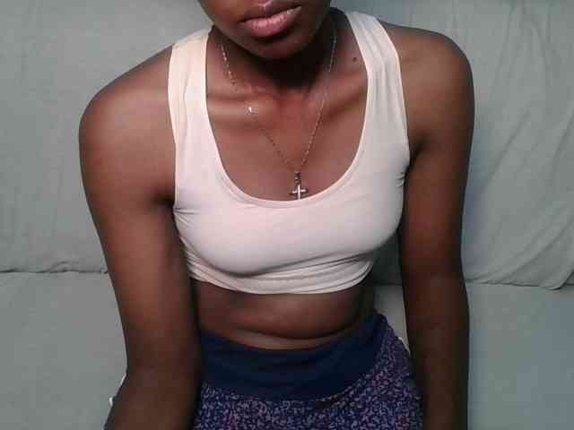 Brunnette-blonde webcam