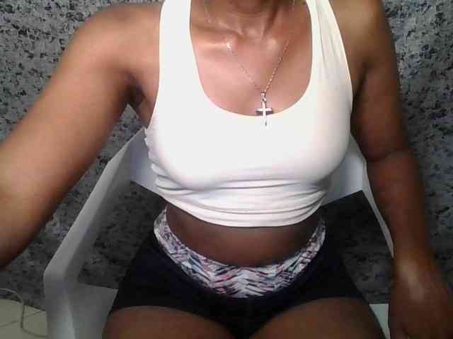 Brunnette-blonde webcam