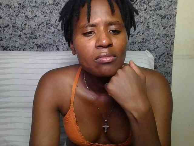 Brunnette-blonde webcam