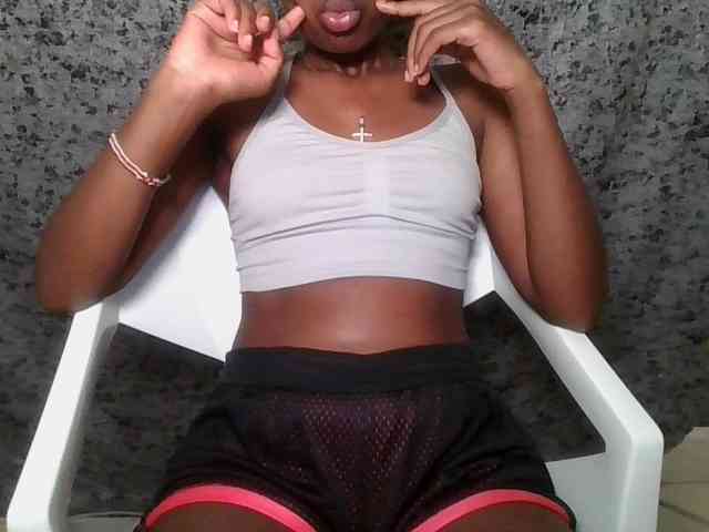 Brunnette-blonde webcam