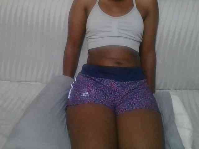 Brunnette-blonde webcam