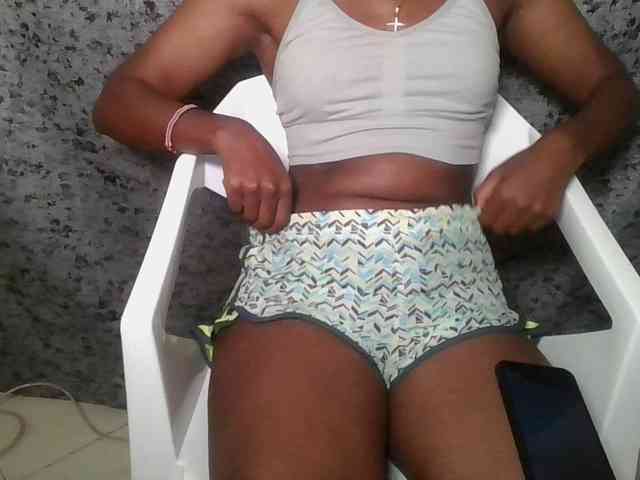 Brunnette-blonde webcam