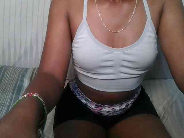 Brunnette-blonde webcam