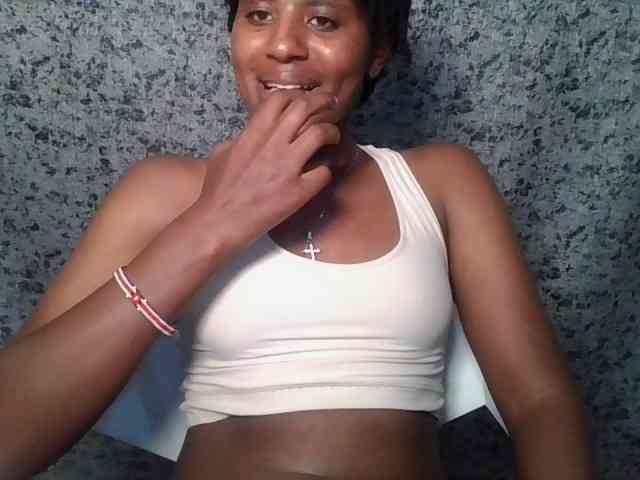 Brunnette-blonde webcam