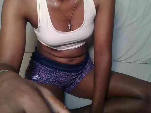 Brunnette-blonde webcam