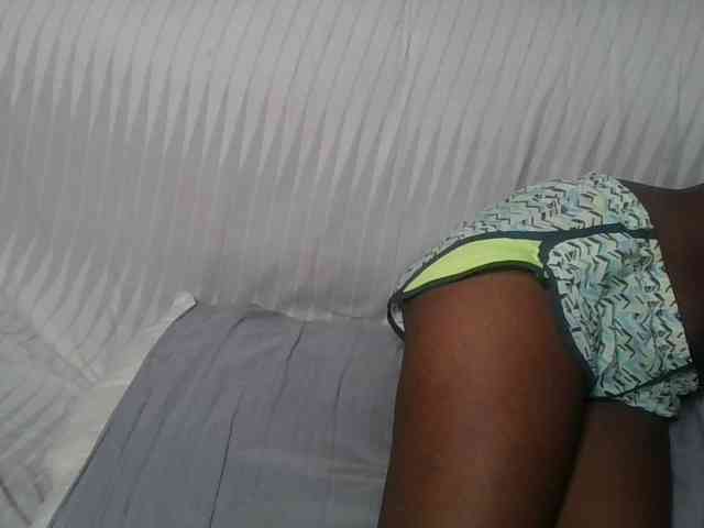 Brunnette-blonde webcam