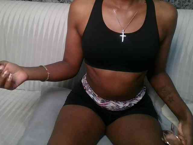 Brunnette-blonde webcam