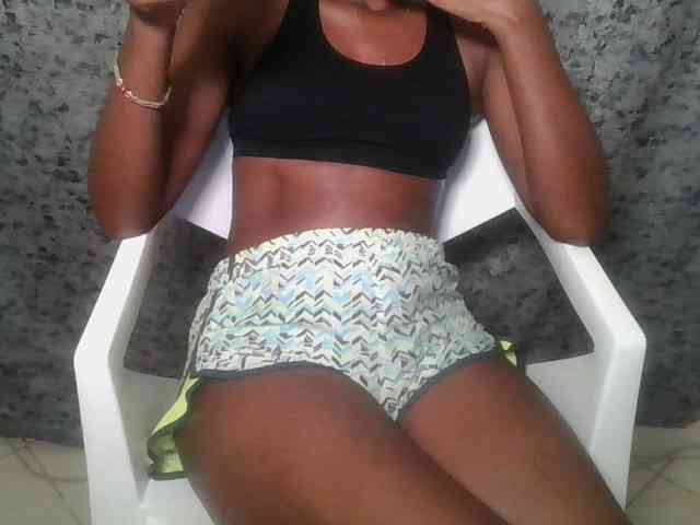 Brunnette-blonde webcam