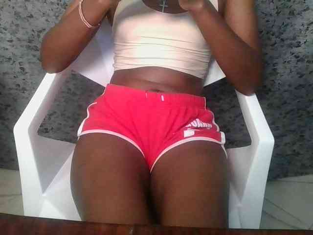 Brunnette-blonde webcam