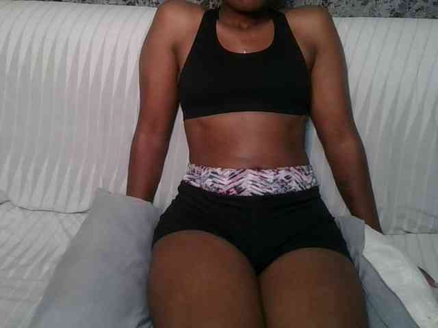 Brunnette-blonde webcam