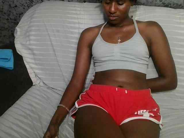 Brunnette-blonde webcam