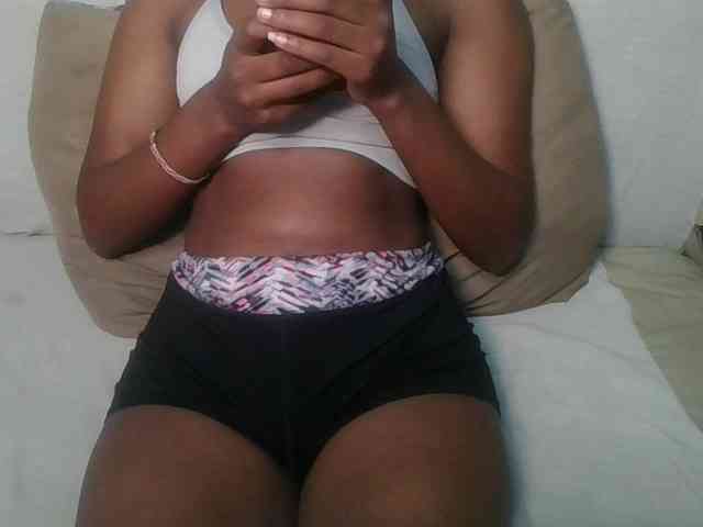 Brunnette-blonde webcam