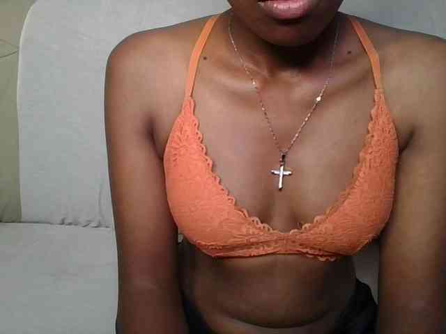 Brunnette-blonde webcam