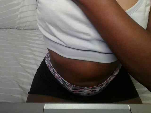 Brunnette-blonde webcam