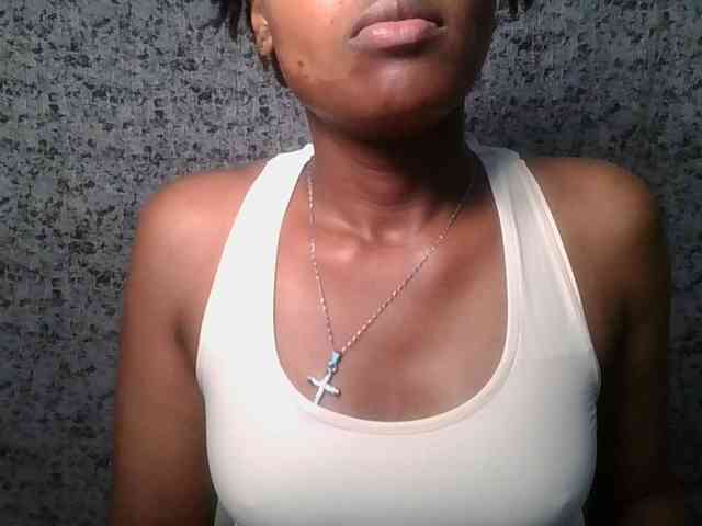 Brunnette-blonde webcam