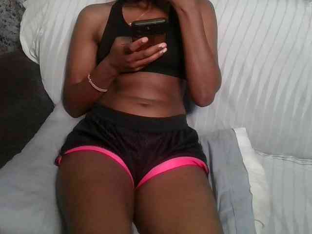 Brunnette-blonde webcam