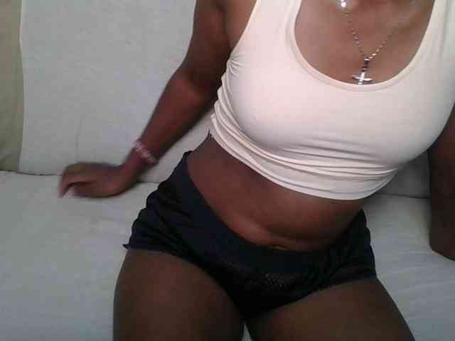 Brunnette-blonde webcam