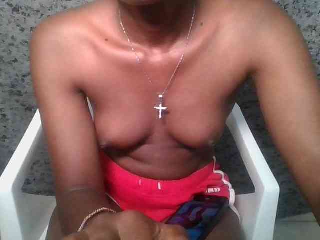 Brunnette-blonde webcam