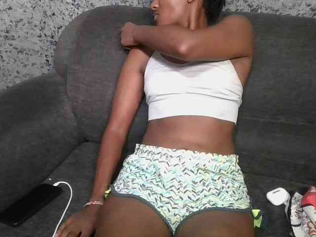 Brunnette-blonde webcam