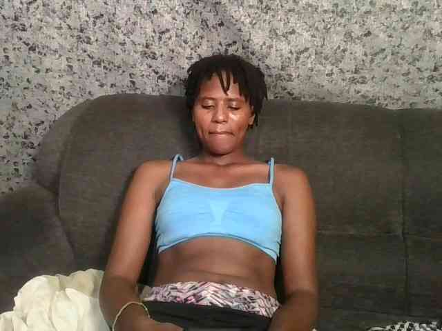 Brunnette-blonde Brunnette-blonde