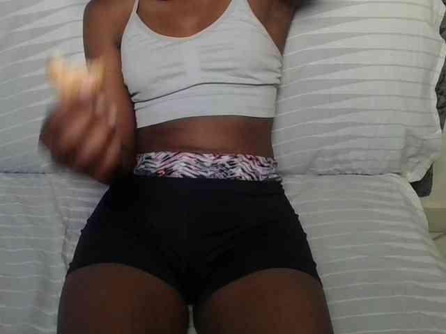 Brunnette-blonde webcam