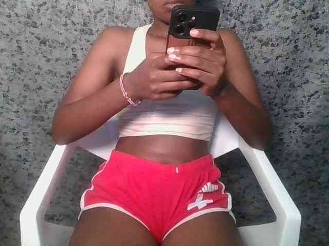 Brunnette-blonde webcam