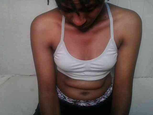 Brunnette-blonde webcam