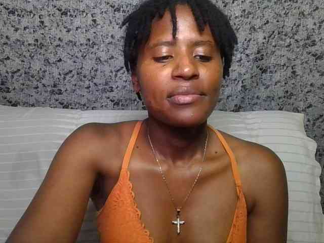 Brunnette-blonde webcam