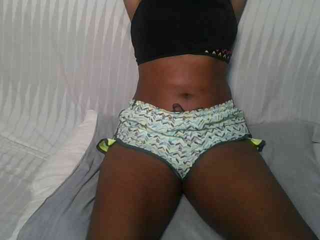 Brunnette-blonde webcam