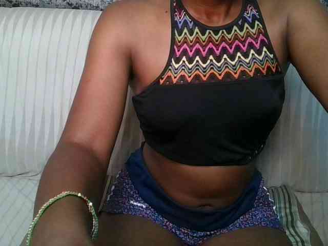 Brunnette-blonde webcam