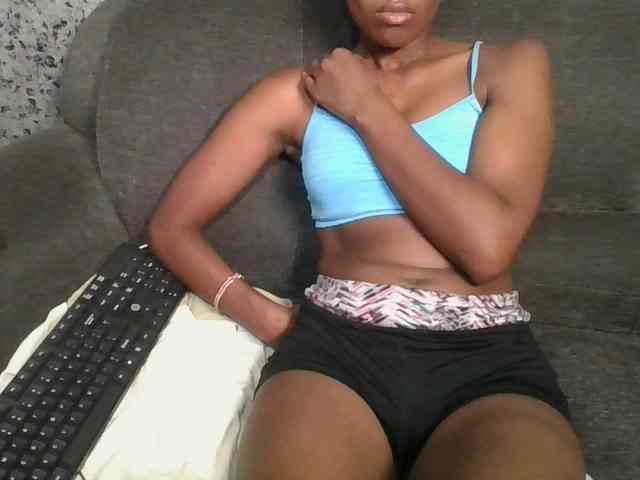 Brunnette-blonde webcam