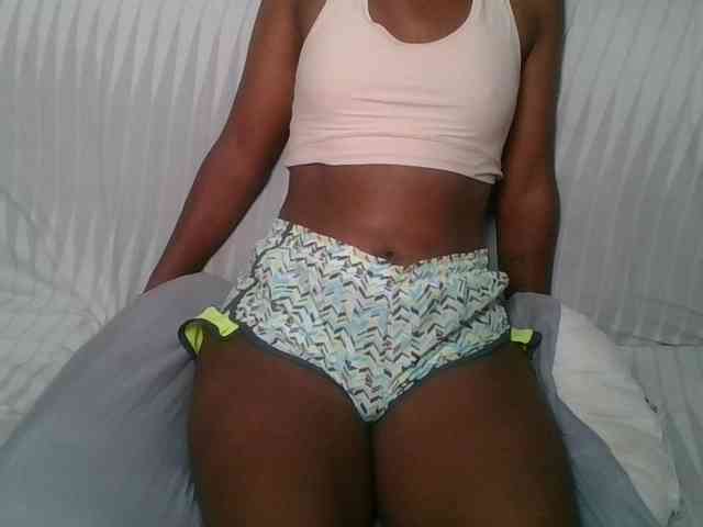 Brunnette-blonde webcam