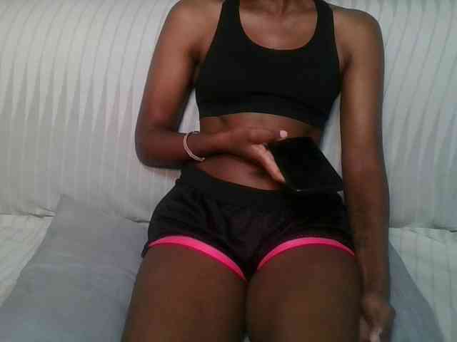 Brunnette-blonde webcam