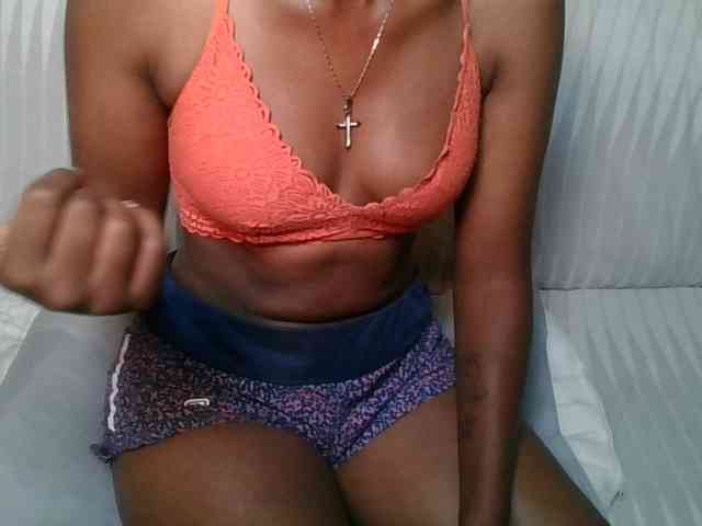 Brunnette-blonde webcam