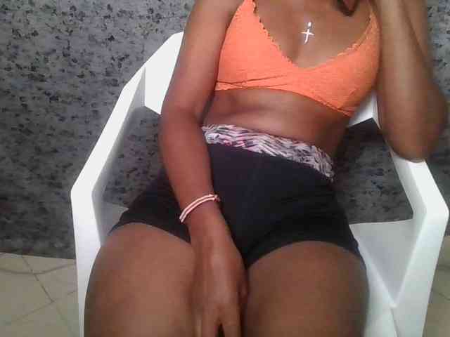 Brunnette-blonde webcam